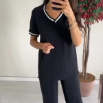 Siyah V Yaka Şeritli Kısa Kol Takım