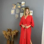 Yırtmaç Detaylı Kırmızı Elbise