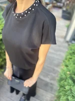 Siyah Yakası Taşlı Tunik