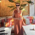 Gül Broşlu Kahve Elbise