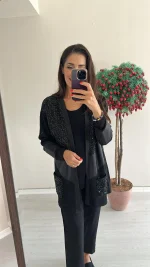 Siyah Pul Detaylı Hırka - Görsel 2