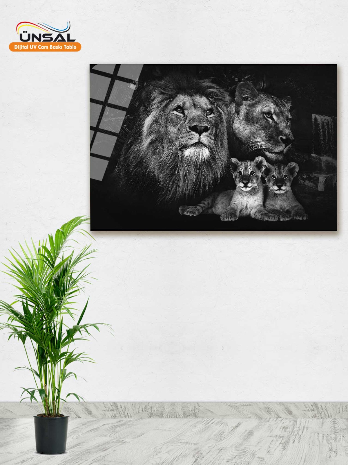 Aslan Ailesi Cam Tablosu