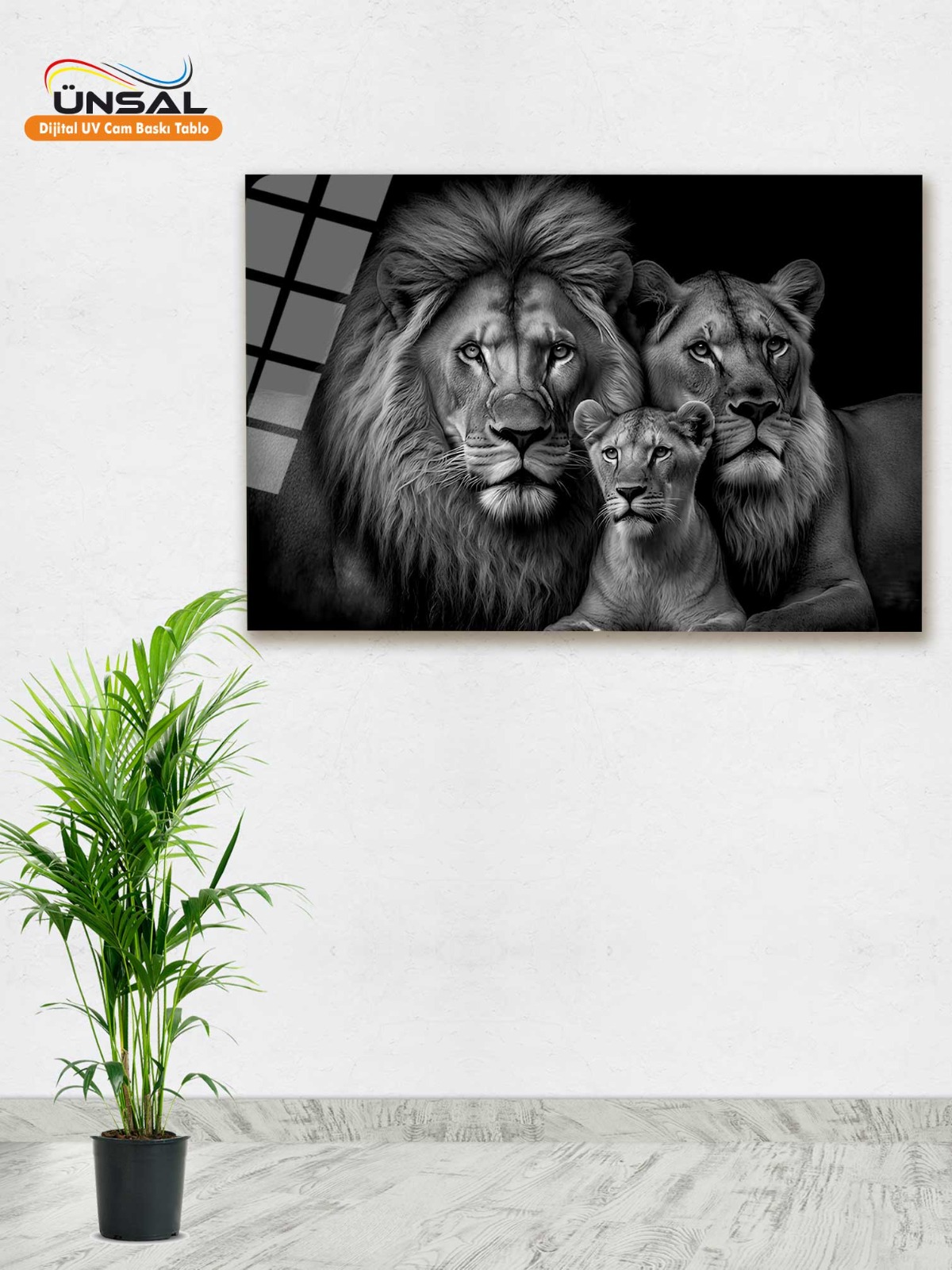 Aslan Ailesi Cam Tablosu